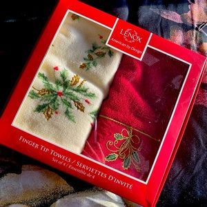 NWT Lenox Christmas Fingertip Towels